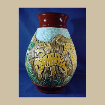 VA25-Rinconada Vase Tigers